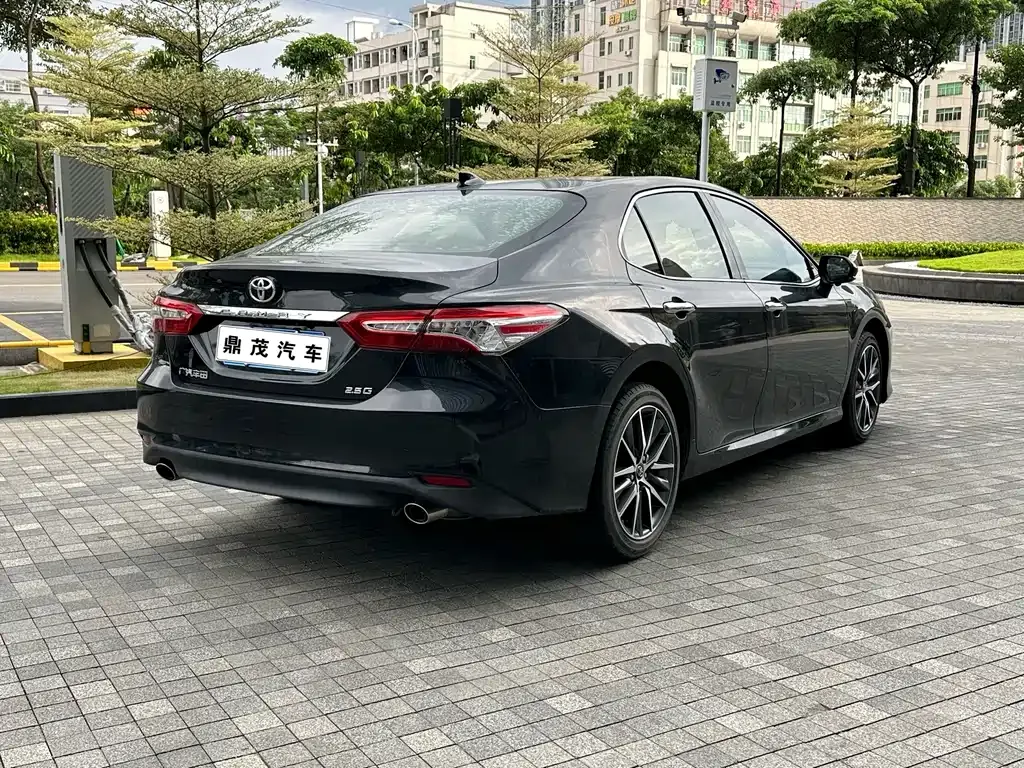 Toyota Camry — фото 7
