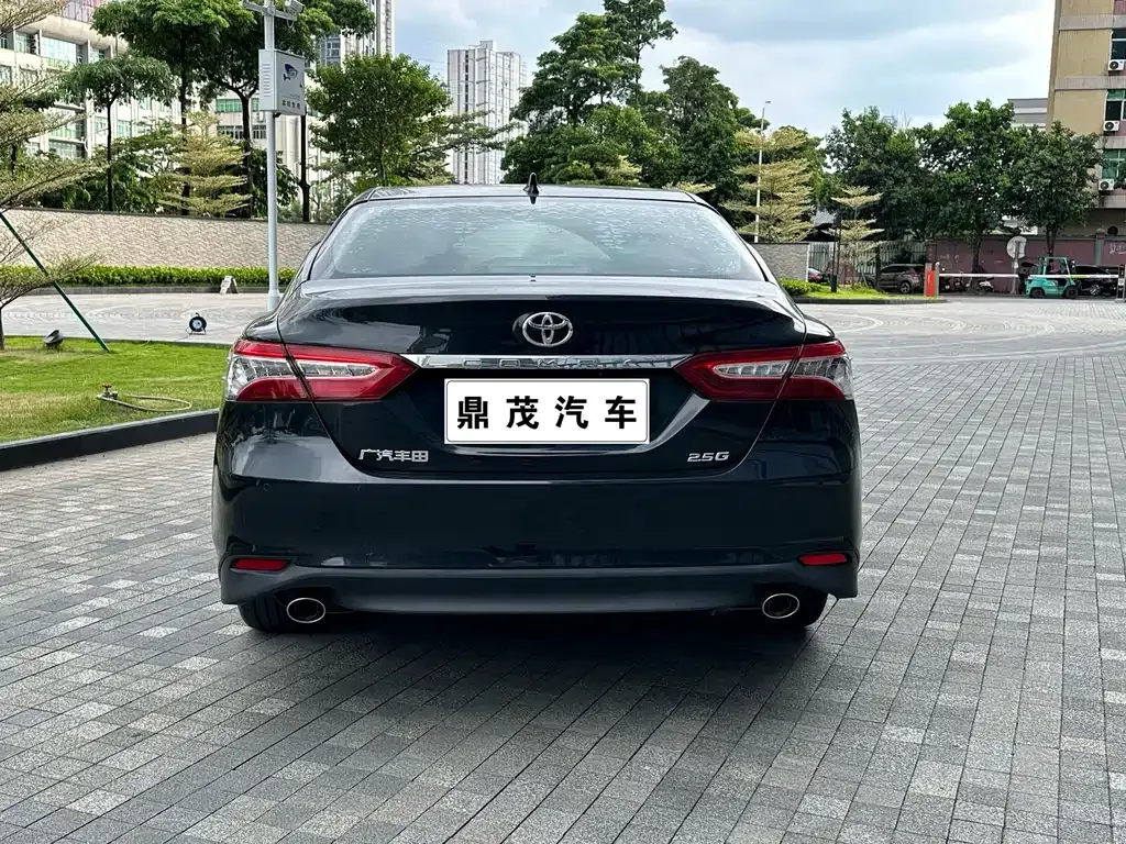 Toyota Camry — фото 4