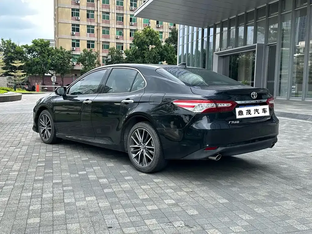 Toyota Camry — фото 9