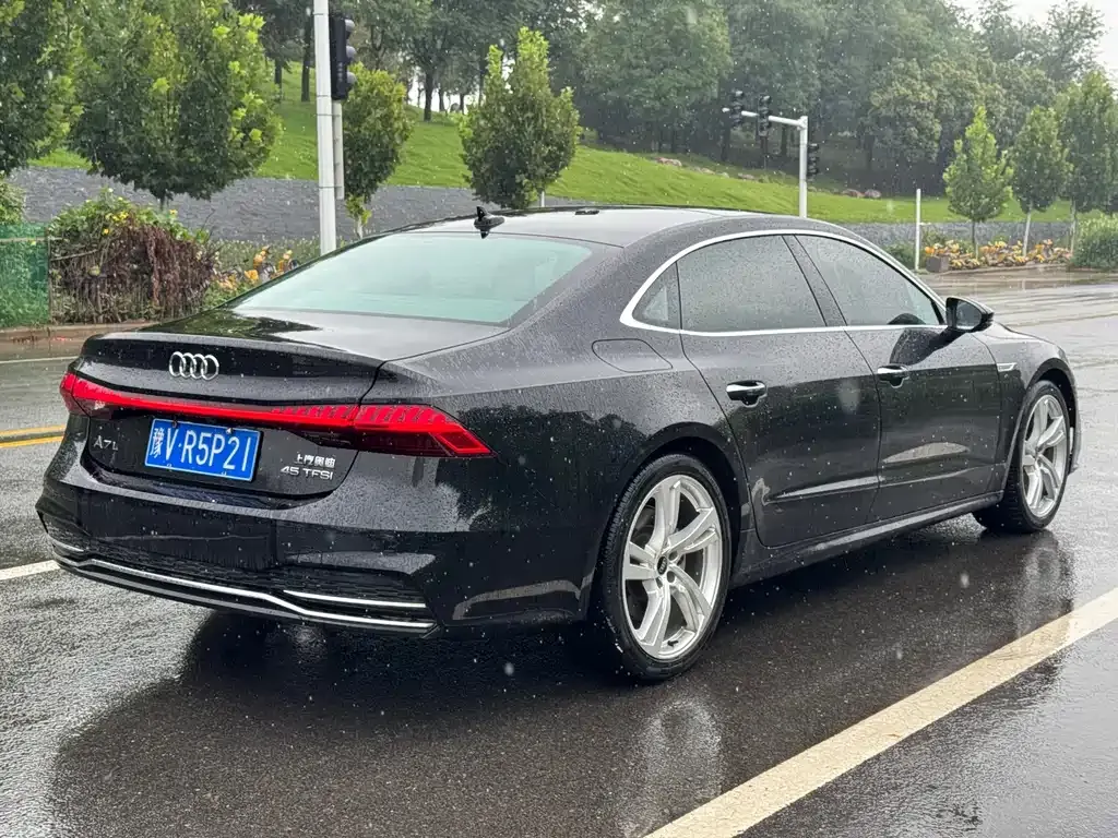 Audi A7L — фото 5