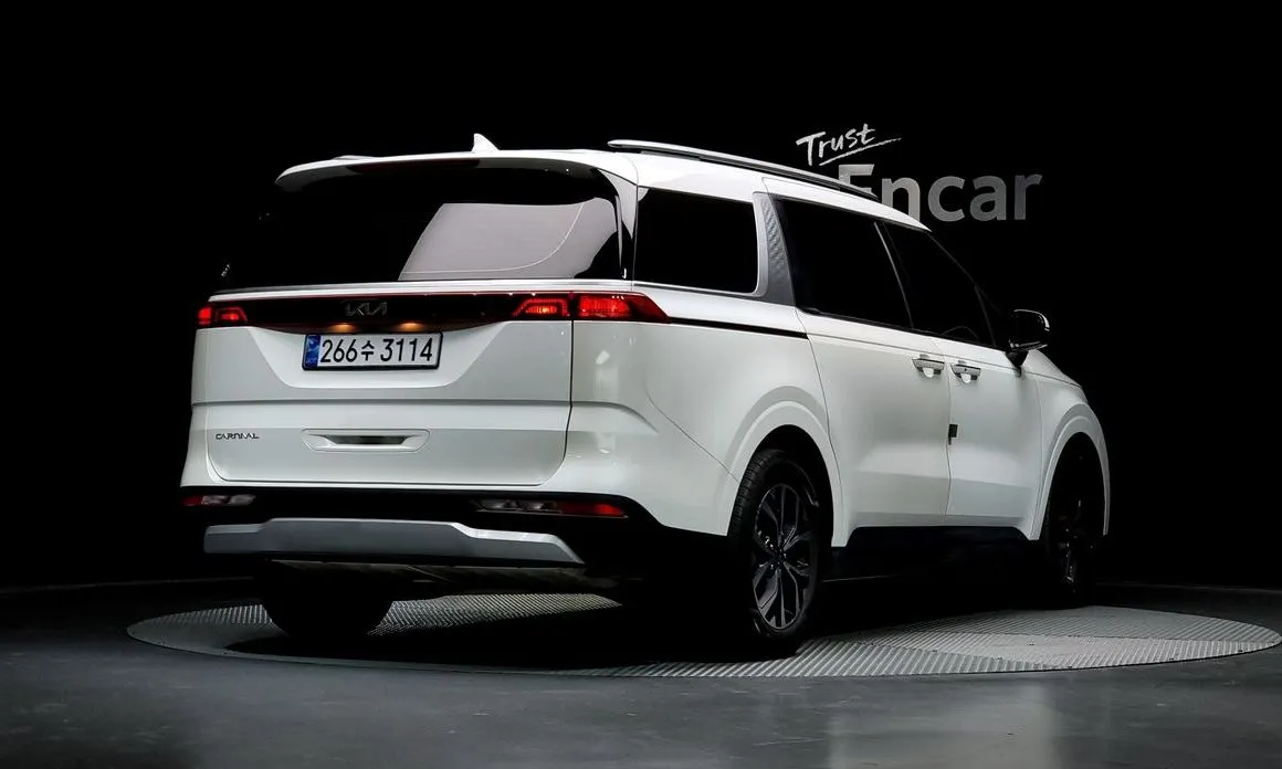Kia Carnival — фото 4