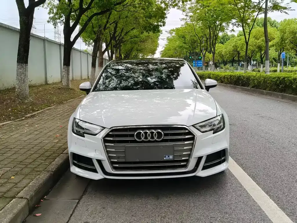 Audi A3 — фото 1
