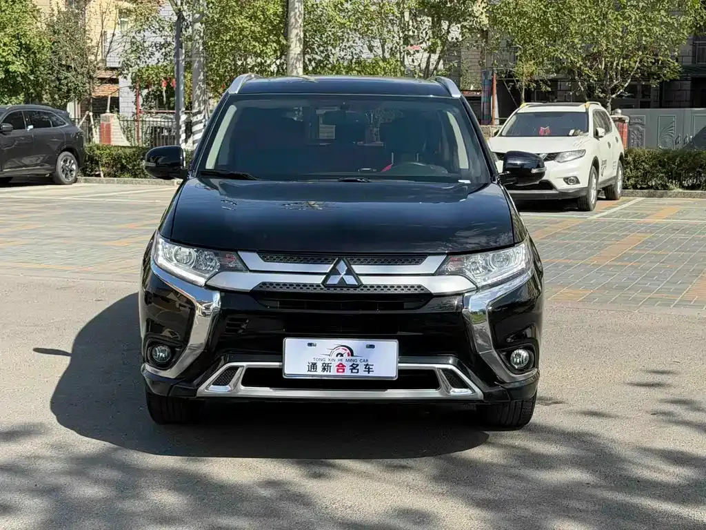 Mitsubishi Outlander — фото 7