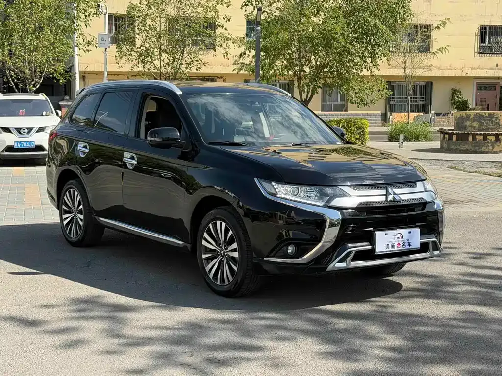 Mitsubishi Outlander — фото 6