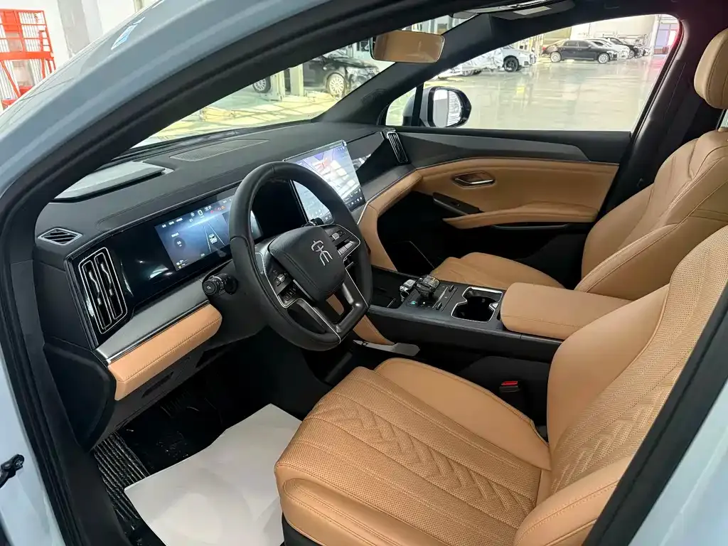 BYD L DM-i — фото 7