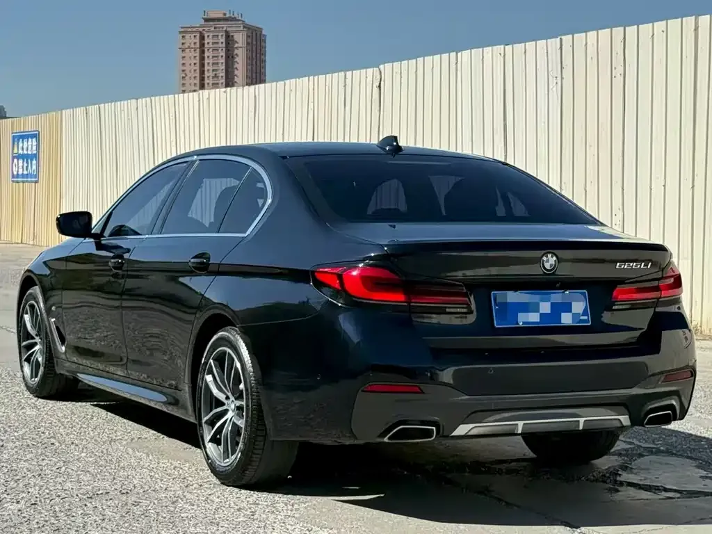 BMW 5 Series — фото 4