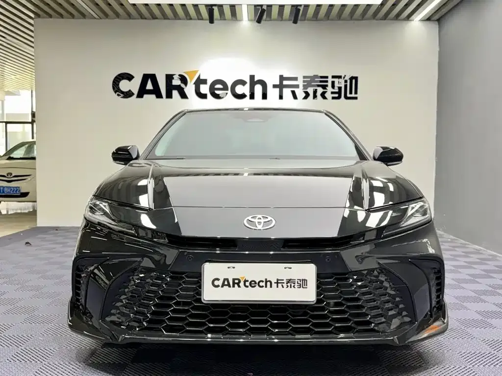 Toyota Camry — фото 3