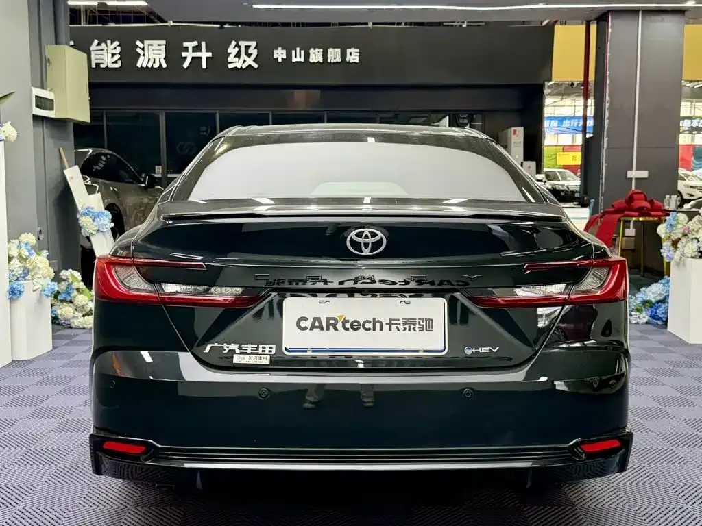 Toyota Camry — фото 6