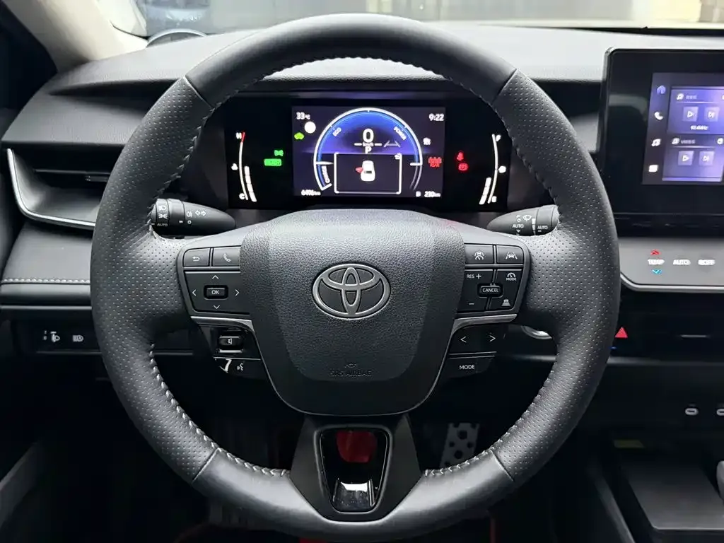 Toyota Camry — фото 9