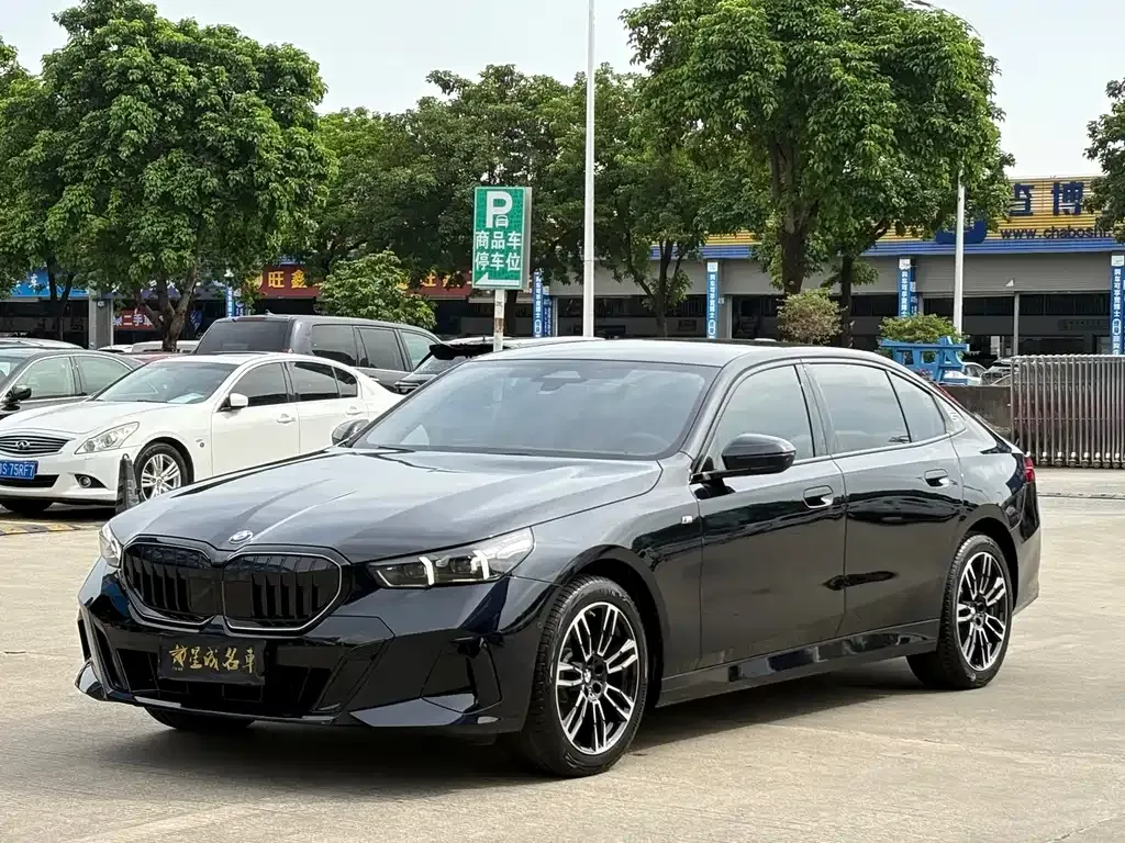 BMW 5 Series — фото 1