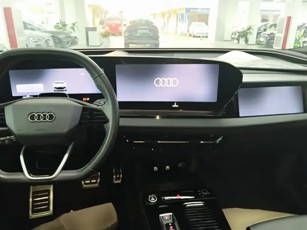 Audi Q6L e-tron — фото 2