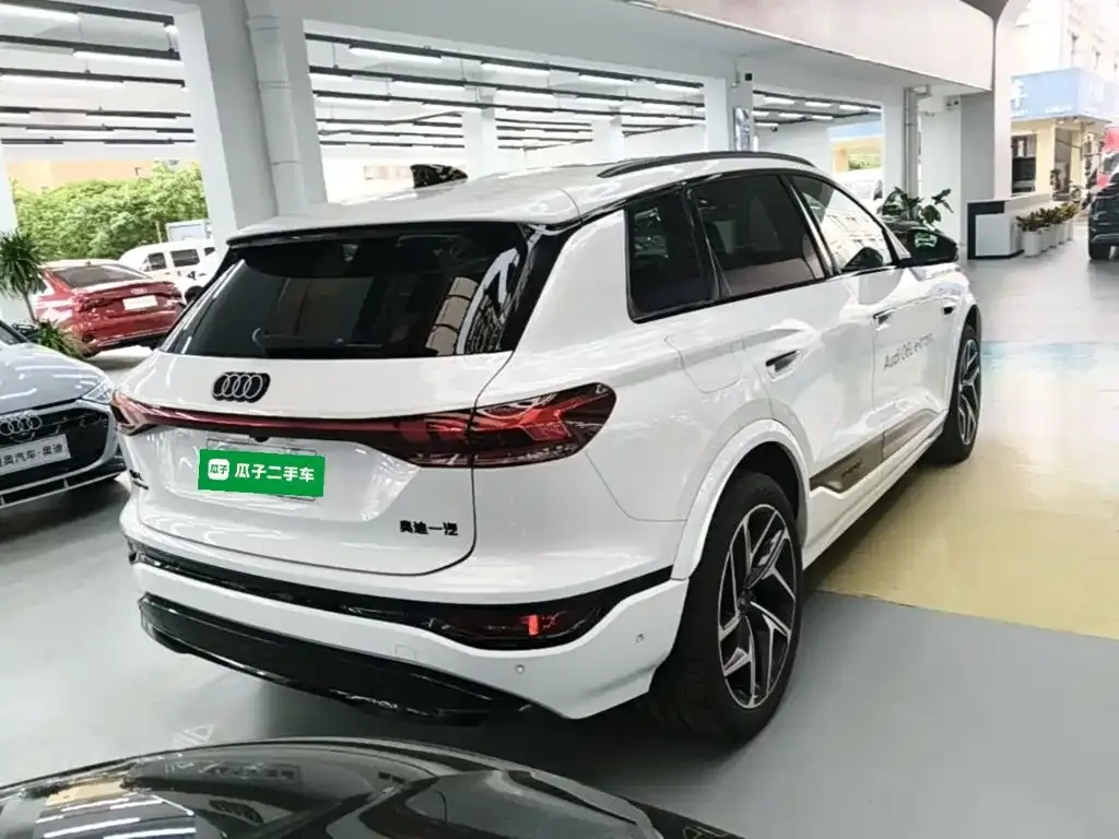 Audi Q6L e-tron — фото 8