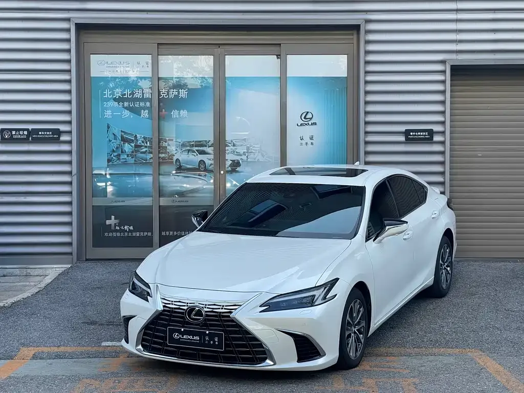 Lexus ES — фото 1