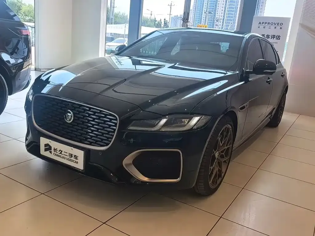 Jaguar XFL — фото 1