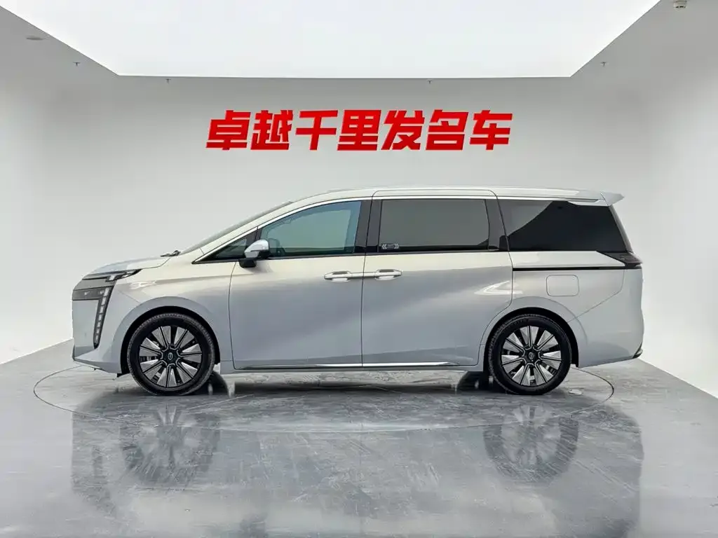 GAC Motor 传祺E8 PHEV — фото 10