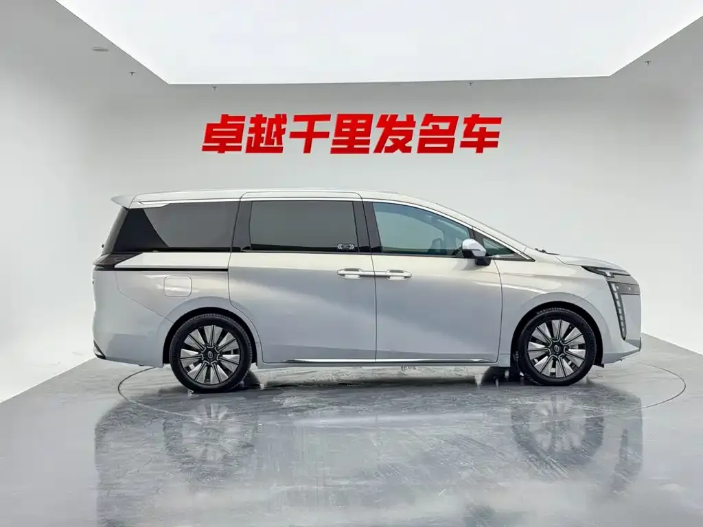 GAC Motor 传祺E8 PHEV — фото 6
