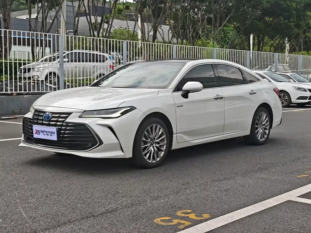 Toyota Avalon — фото 1