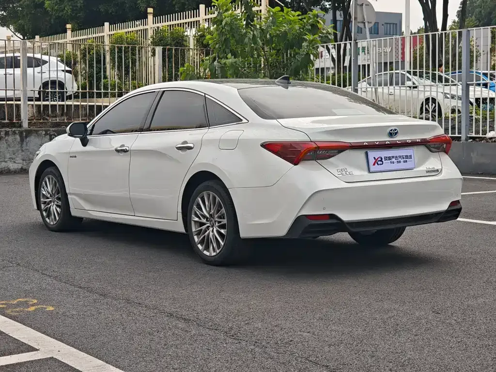 Toyota Avalon — фото 10