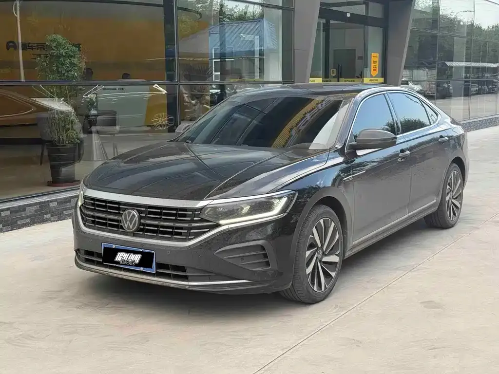 Volkswagen Passat — фото 1