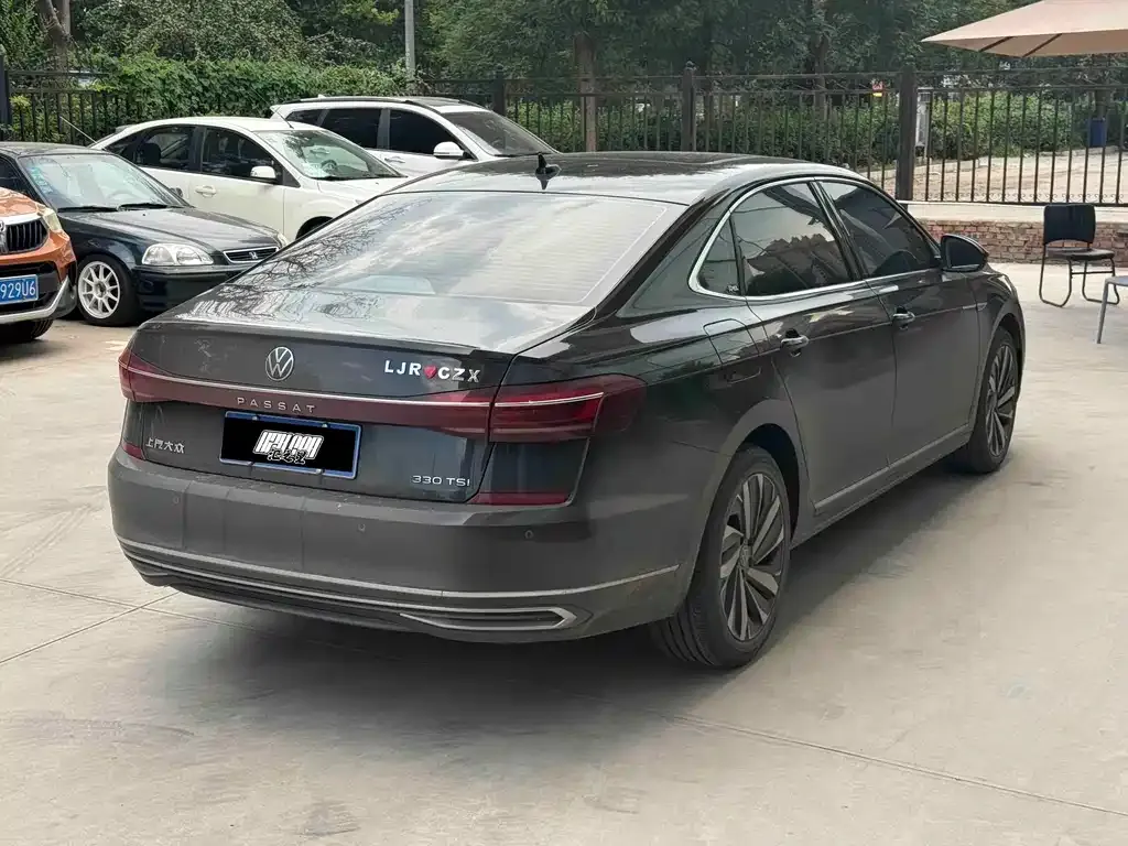 Volkswagen Passat — фото 6