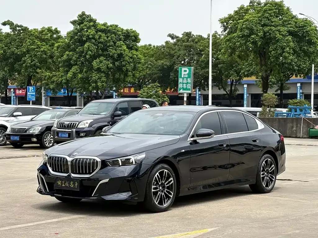 BMW 5 Series — фото 1