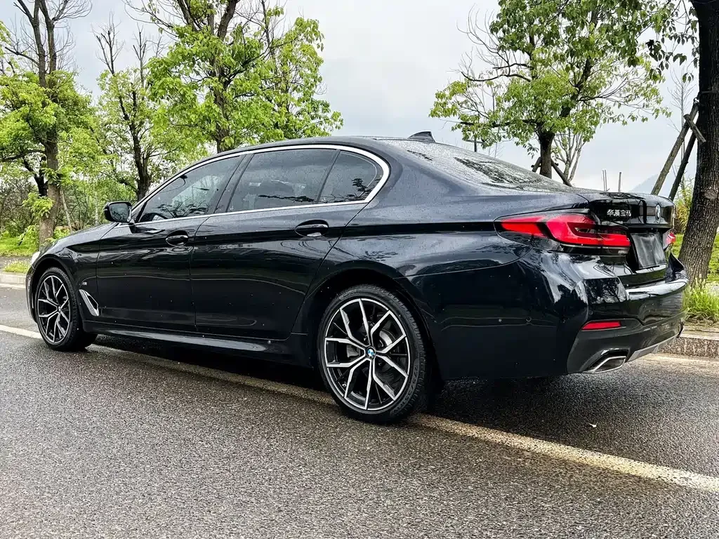 BMW 5 Series — фото 9