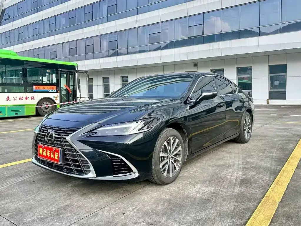 Lexus ES — фото 1