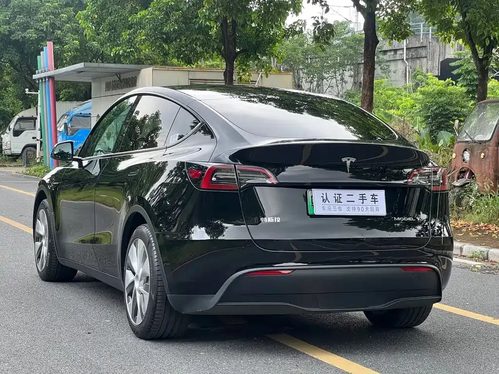 Tesla Model Y — фото 9