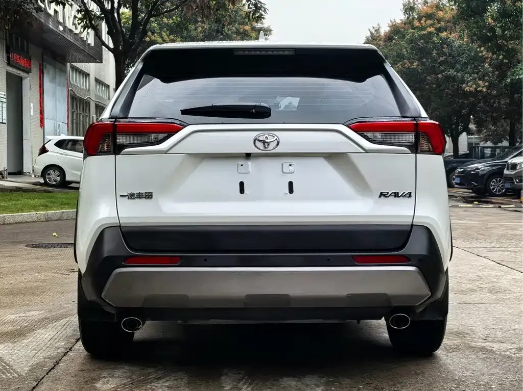 Toyota RAV4 — фото 2