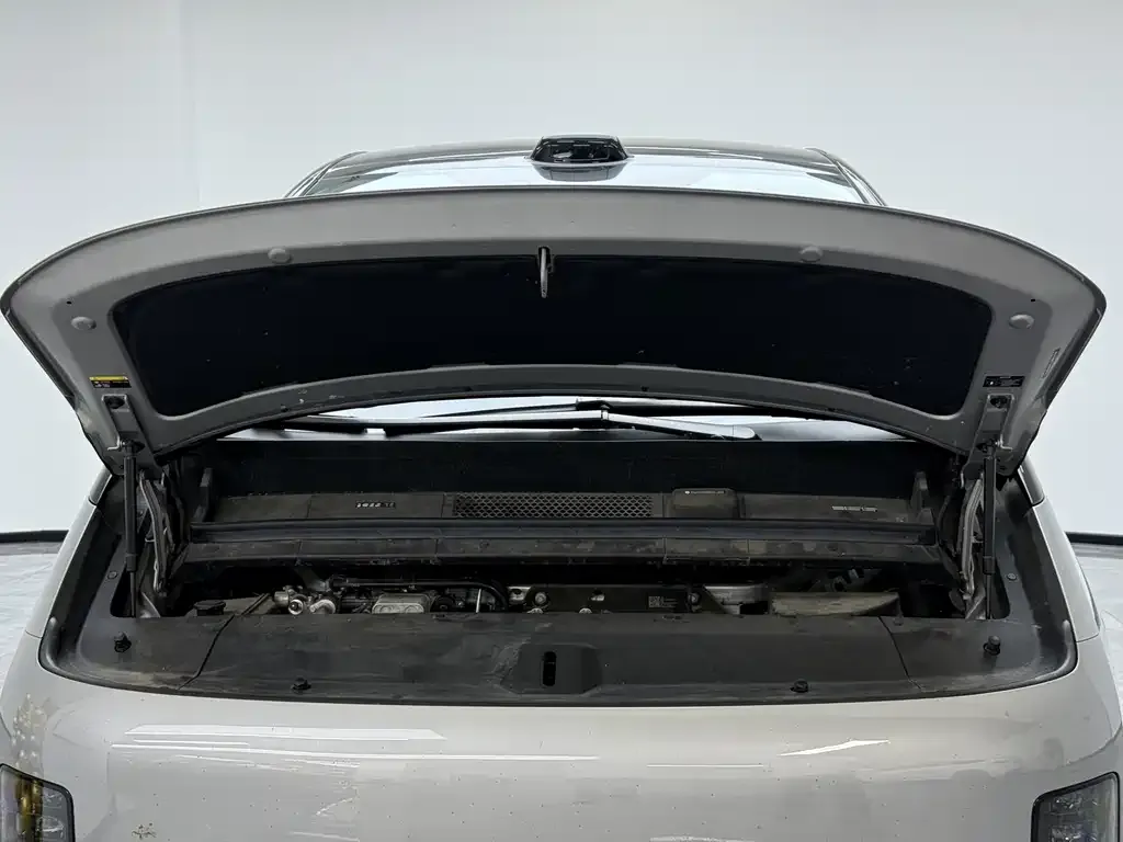 Li Auto MEGA — фото 8