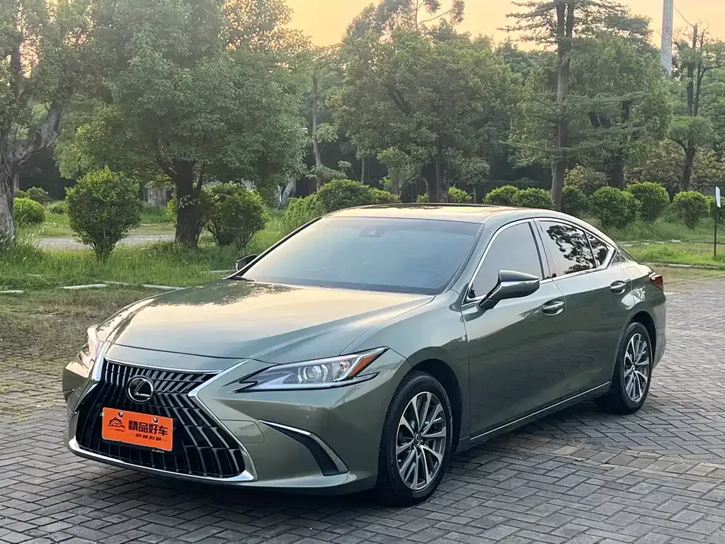 Lexus ES — фото 1