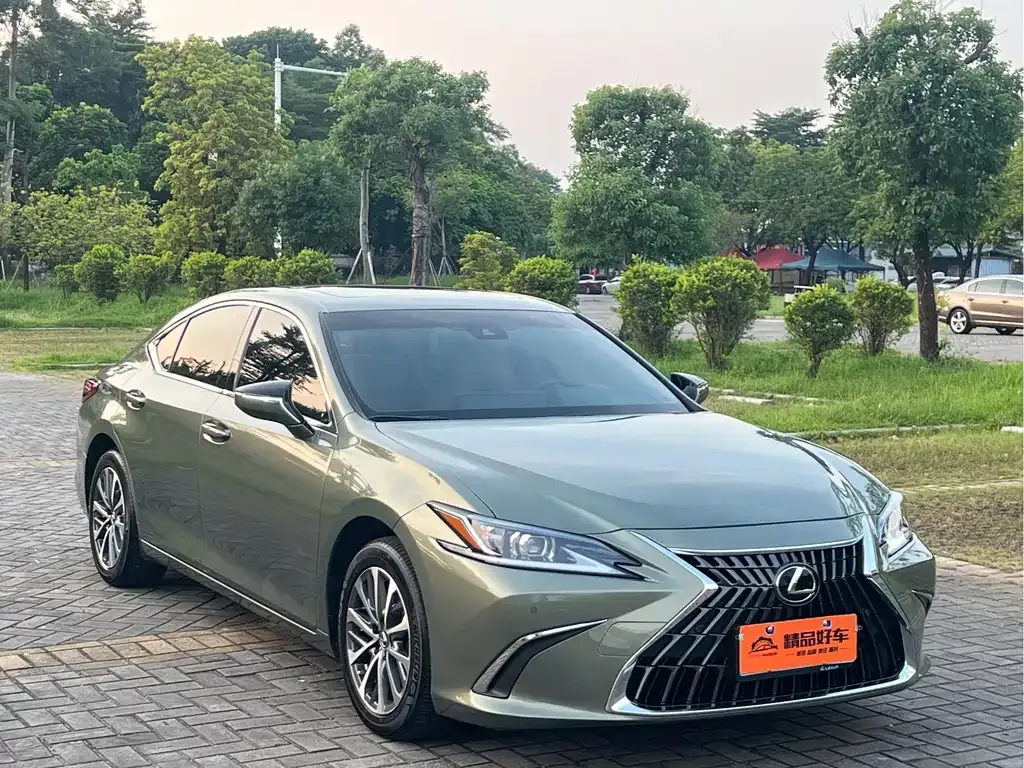 Lexus ES — фото 10