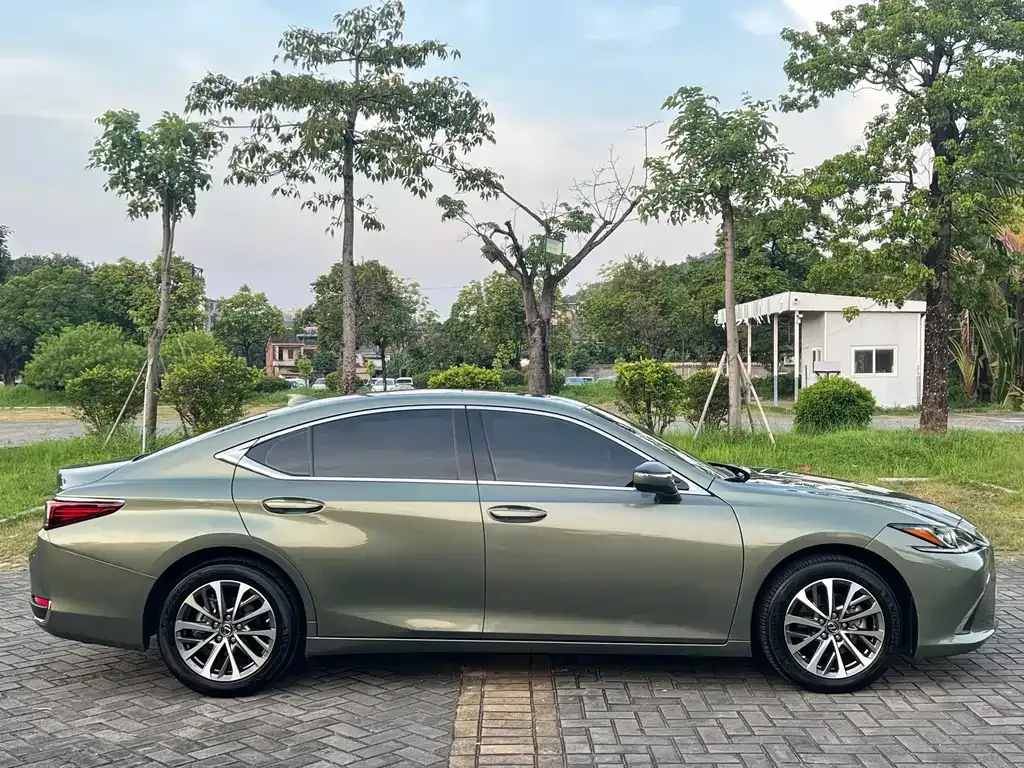 Lexus ES — фото 8