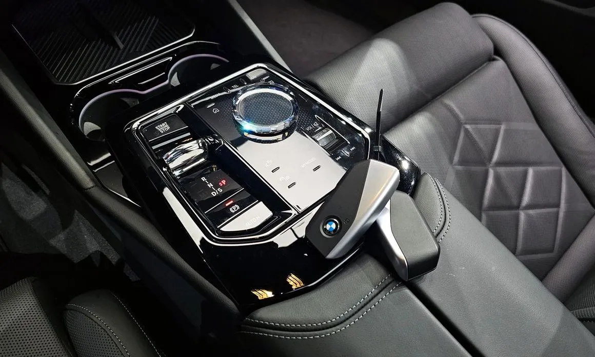 BMW 5-Series — фото 10