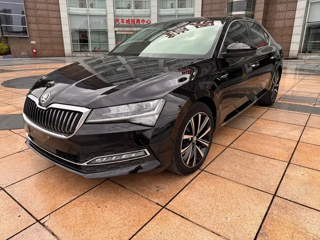 Skoda Superb — фото 1