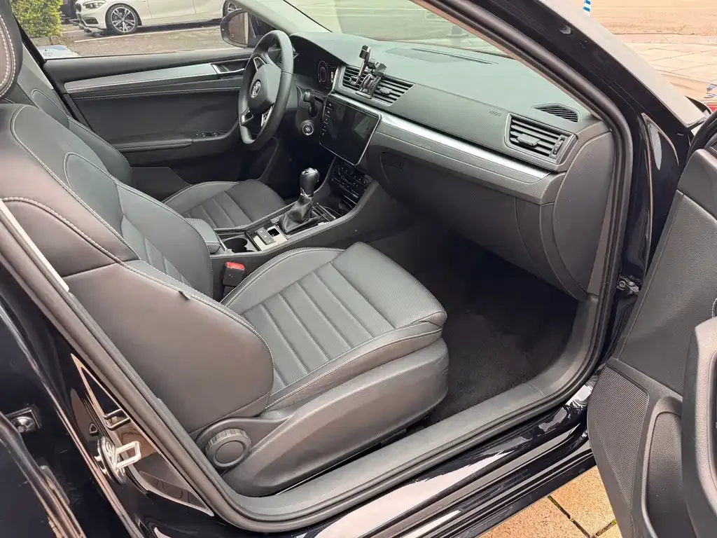 Skoda Superb — фото 2