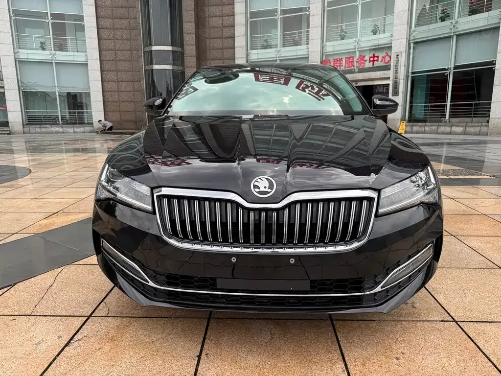 Skoda Superb — фото 8