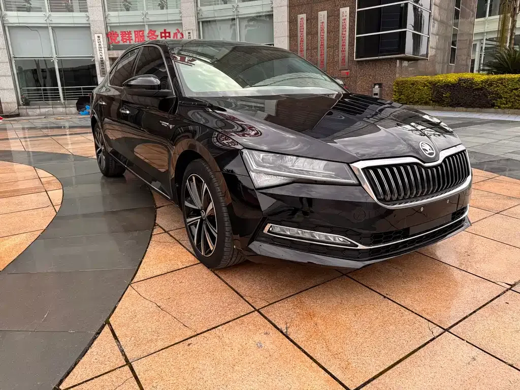 Skoda Superb — фото 9
