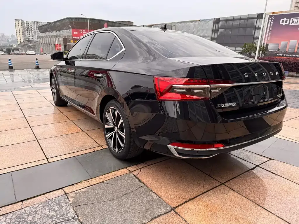 Skoda Superb — фото 6