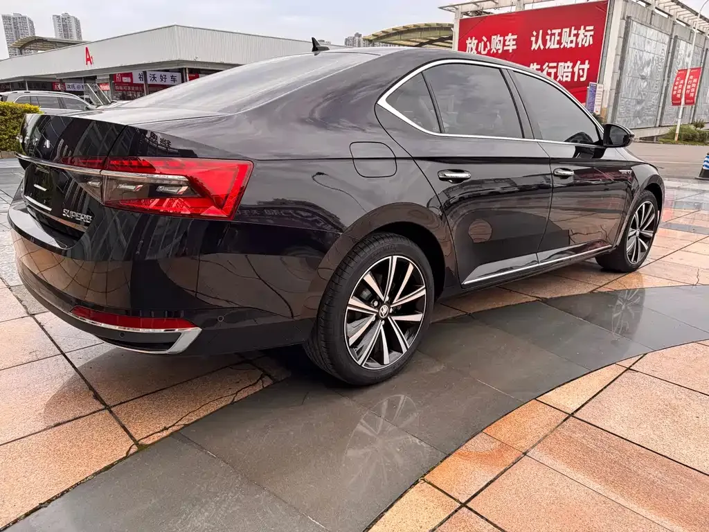 Skoda Superb — фото 10