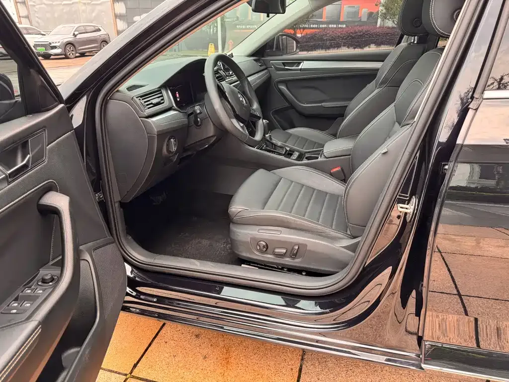 Skoda Superb — фото 7