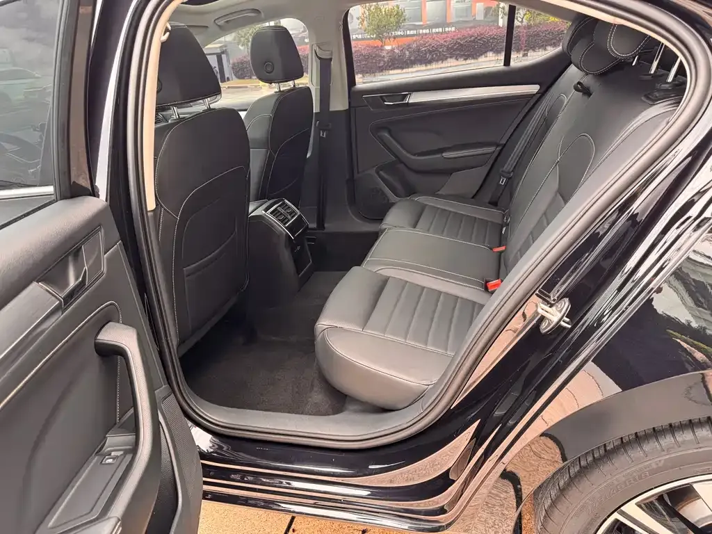 Skoda Superb — фото 5