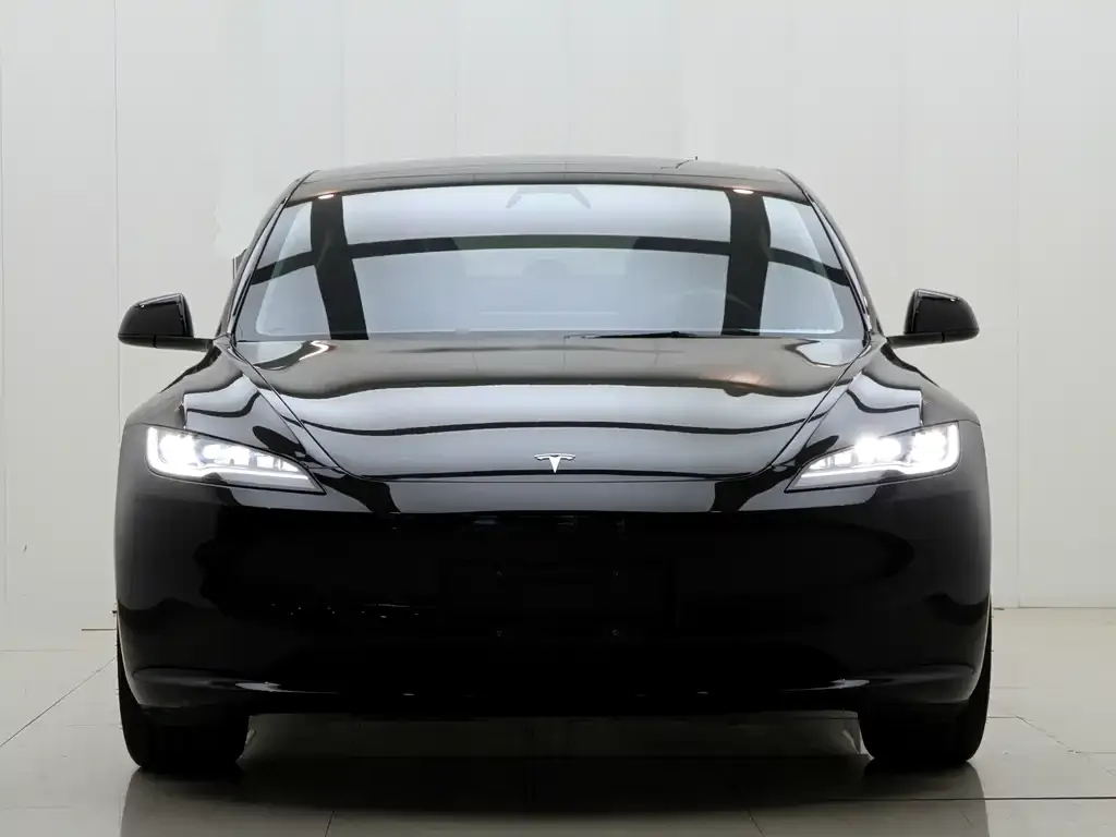 Tesla Model 3 — фото 3