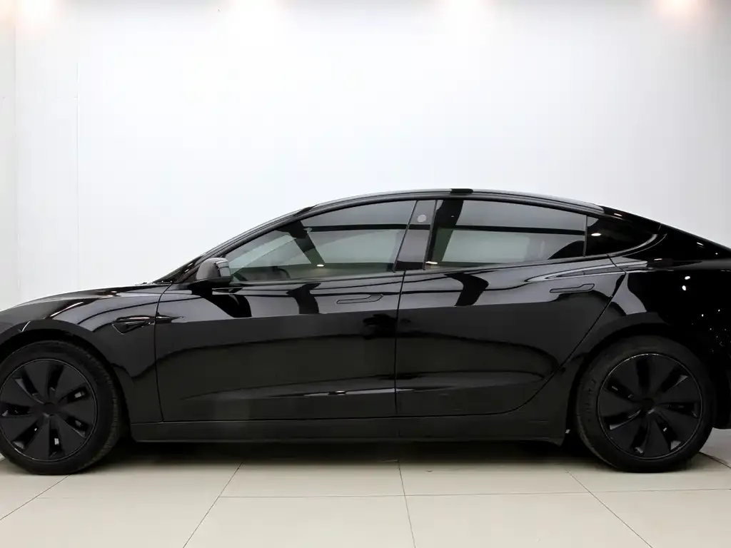 Tesla Model 3 — фото 10