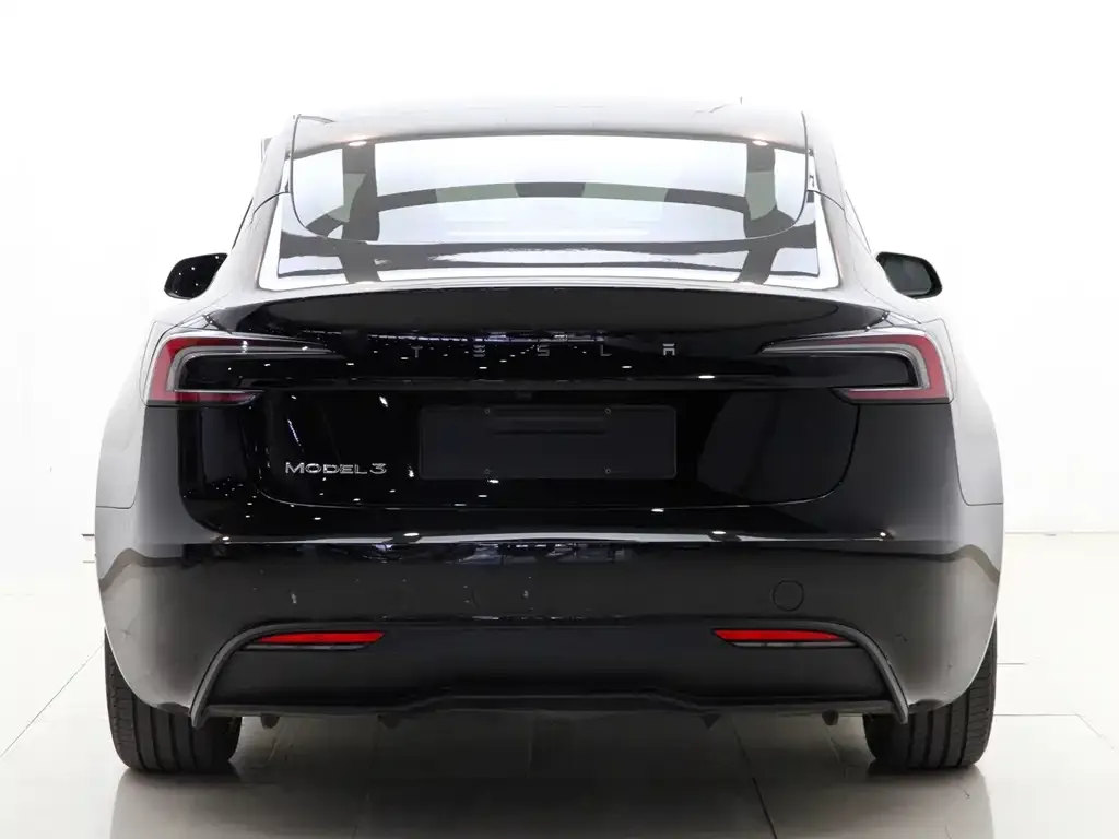 Tesla Model 3 — фото 4