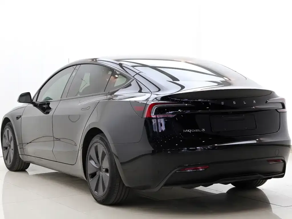 Tesla Model 3 — фото 5