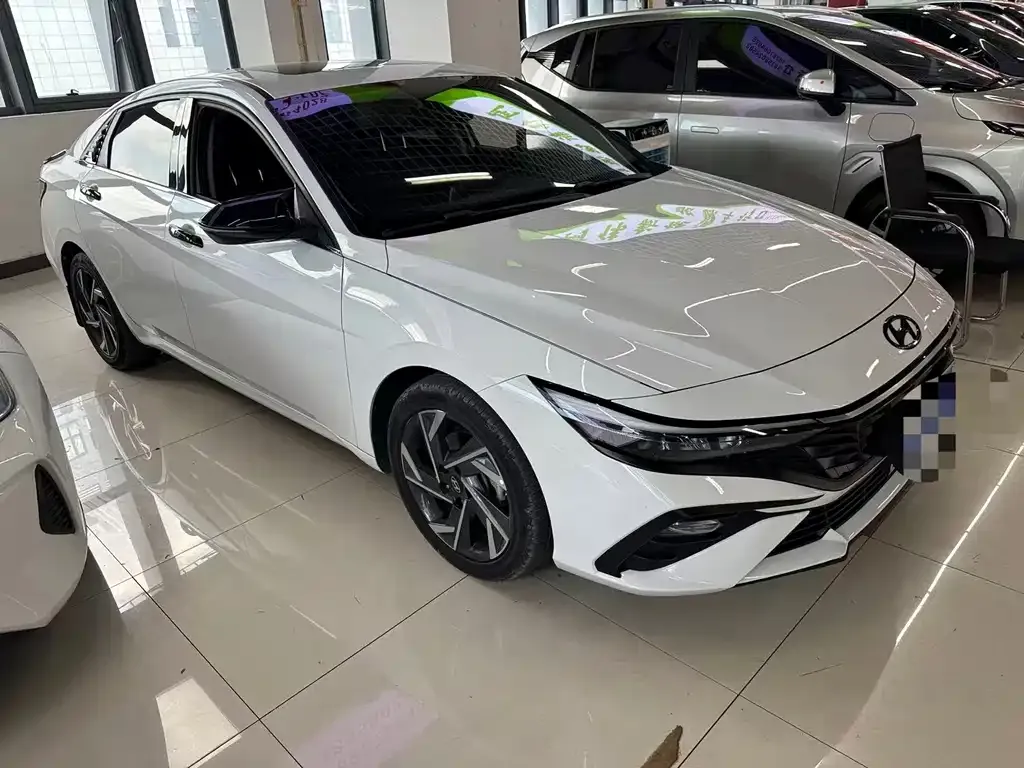 Hyundai Elantra — фото 6