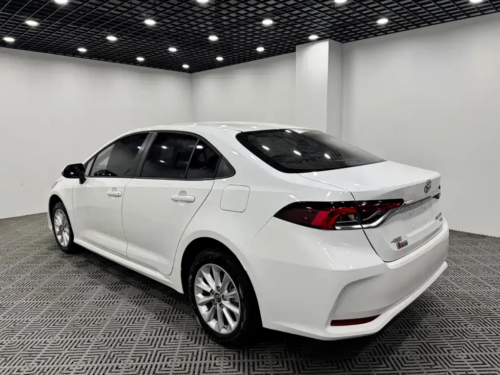 Toyota Corolla — фото 5