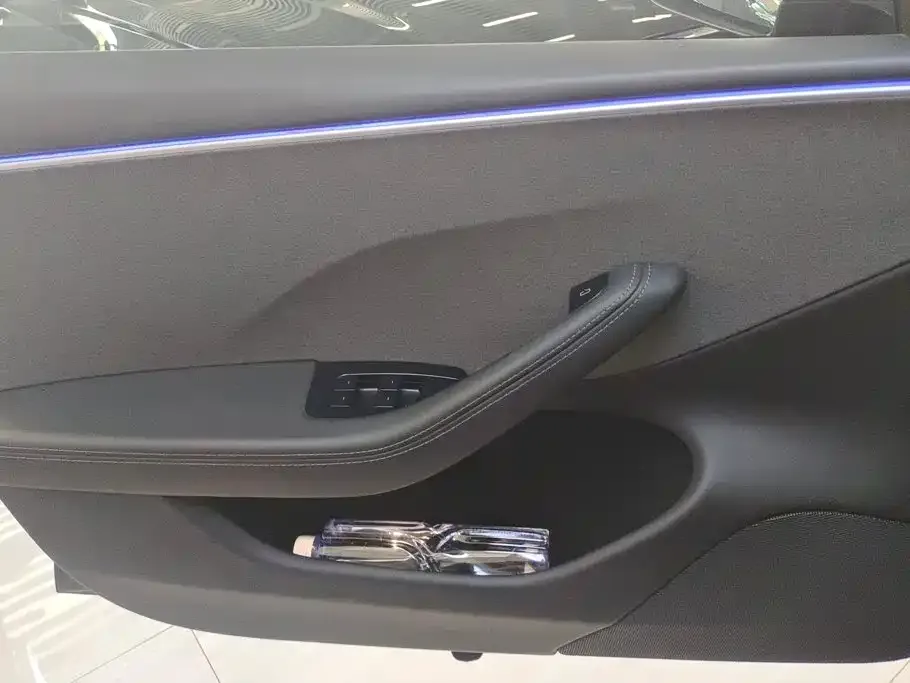Tesla Model 3 — фото 4