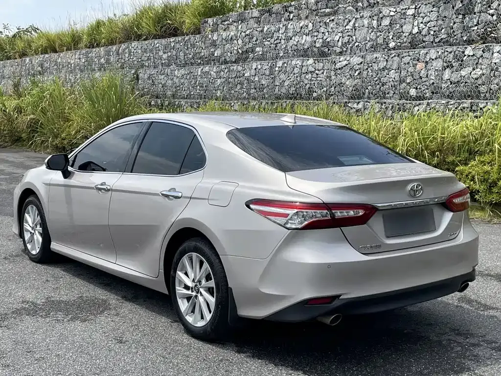 Toyota Camry — фото 7